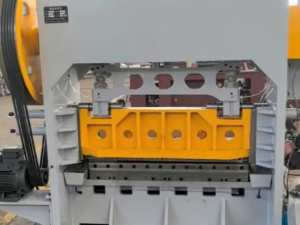 Máy sản xuất lưới dập giãn